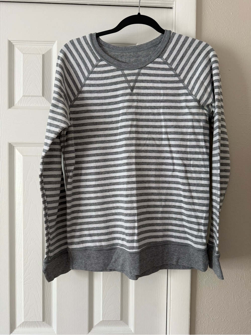 Lululemon Open Your Heart Long Sleeve size 10 Heather Grey / White